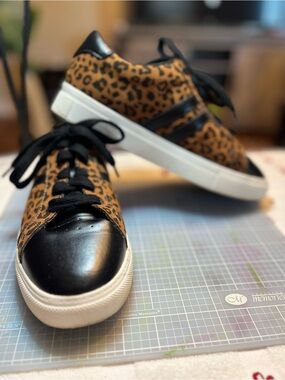 Time and Tru Leopard Print Lace-Up Sneakers - Size: 9